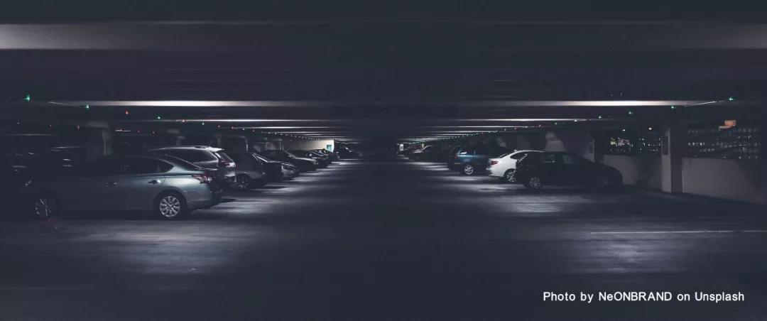 汽車庫、修車庫、停車場